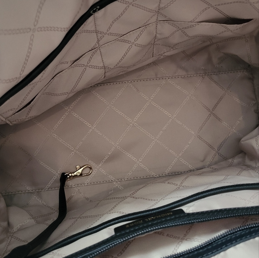 Michael Kors Eva Large Tote Bag - Picture 4 of 14